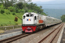 Kecelakaan Maut Kereta Api vs Minibus di Cirebon Tewaskan 4 Orang
