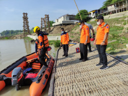 BPBD Jatim dan Tim SAR Gabungan Kembali Sisir Lokasi Kecelakaan Air di Bojonegoro