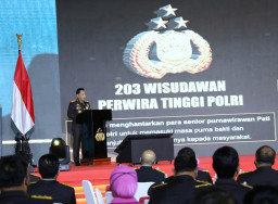 Dihadapan Wisudawan Pati, Kapolri Bertekad Wujudkan Polri yang Makin Dicintai Masyarakat