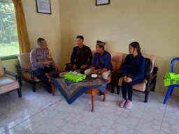 Ketua Panwascam Kec Panggungrejo Bersama Teamnya Kunjungi Polsek Panggungrejo