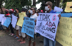 KPKNL Jember Digeruduk Massa, Minta Lelang Diulang