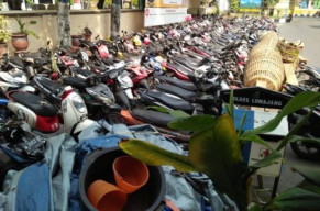 Gerebek Judi Sabung Ayam, Polres Lumajang Amankan Ratusan Motor