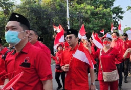 DPP PDIP Gelar Kirab dan Upacara 17 Agustus, Dimeriahkan Puluhan Peserta Berpakaian Adat