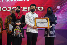 Pemkab Mojokerto Terima Penghargaan dari Gubernur Jatim Atas Capaian BIAN