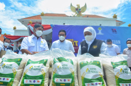 Pemprov Jatim Terima Bantuan Beras 25 Ton Beras Dari BPD HIPMI