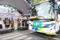 Bupati Sampang Lepas Keberangkatan 7 Ribu Lebih Warga Hadiri Harlah NU