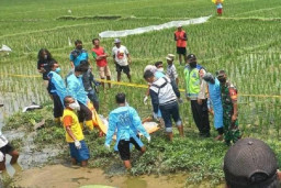 Warga Lamongan Digegerkan Temuan Mayat Membusuk di Area Sawah: 'Sudah Lansia dan Pikun'