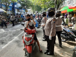 Polwan Ajak Masyarakat Pola Hidup Sehat