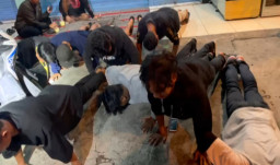 Balap Liar, 10 Remaja Dihukum Push Up