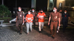 Kejati Jatim Tahan 2 Tersangka Dugaan Korupsi Rp 25 M