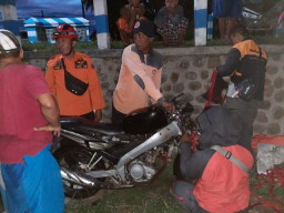Diduga Mabuk, Pemotor Tewas Terjatuh dari Jembatan