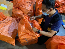 Bea Cukai Juanda Gagalkan Pengiriman Ratusan Ribu Rokok Ilegal