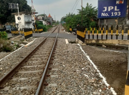 PT KAI Daop 7 Madiun Lakukan Penggantian Bantalan Rel dan Perbaikan Perlintasan di Wilayah Blitar