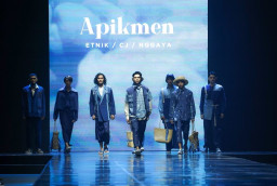 Alas Kaki 'MOHER' Kota Mojokerto Gebrak Panggung Catwalk JMFW 2024