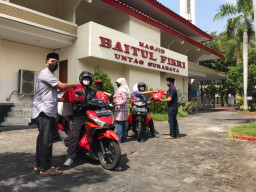 Masjid Baitul Fikri Untag Surabaya, Berikan Bantuan Bagi Warga Yang Jalani Isoman