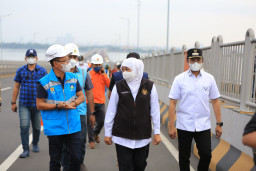 Tinjau Lokasi SKTT 159 kV Ujung Bangkalan, Gubernur Khofifah Dukung Upaya PLN Pulihkan Gangguan