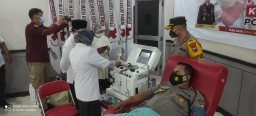 PMI Terima Donor Plasma Konvalesen Anggota Polres Gresik