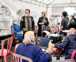 Bupati Hendy Tinjau Vaksinasi Kepada Warga Jember