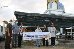 PDAM Surya Sembada Kota Surabaya Salurkan Hewan Kurban di Wilayah Kerja PDAM