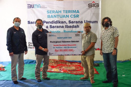 SIG Serahkan Bantuan Rp 1,36 M untuk Pembangunan Sarana Umum di Situbondo dan Bondowoso
