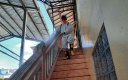 BPBD Banyuwangi Semprot Disinfektan ke Pondok Terpapar Covid-19