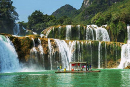 Nuansa Detian Waterfall Pembatas Indah China dan Vietam
