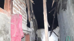 Gudang Tua Penyimpanan Padi Roboh dan Timpa 5 Rumah Warga