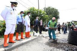 Pemkab Sidoarjo Ikut Perbaiki Jalan Provinsi