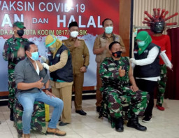 Gus Yani Menyaksikan Jurnalis Disuntik Vaksin Covid-19