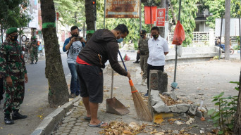 Operasi Yustisi di Jombang, Pelanggar Prokes Dihukum Menyapu Jalan