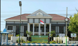 LSM KPK RI Menyerahkan 18 Bukti Lagi ke Kejari Sampang