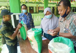 Beras Premium untuk BNPT Kecamatan Tambakboyo Mulai Digulirkan