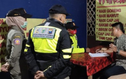 Ratusan Rumah Makan Langgar Aturan Jam PPKM