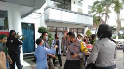 Demo UU Cipta Kerja, AKP Amar Hadi Dilempari Batu Mahasiswa