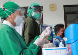 Petugas Pelayanan Publik Jadi Prioritas Vaksinasi Covid Tahap Kedua