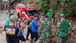 Longsor di Trenggalek Tutup Total Akses Jalan Antar Kecamatan