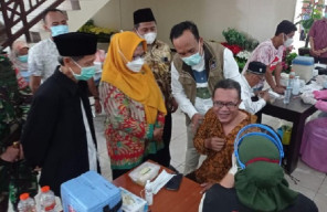 Ribuan Kiai dan Imam Masjid Divaksinasi Covid-19