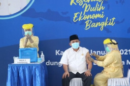 Ketua DPRD Kota Malang Jadi yang Pertama Divaksin Covid-19