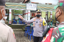 Kapolres Blitar dan Forkopimda Tinjau Pemungutan Suara Pilkades Serentak 2022