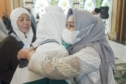 Tiba di Kota Mojokerto, Jamaah Haji Disambut Haru Wali Kota