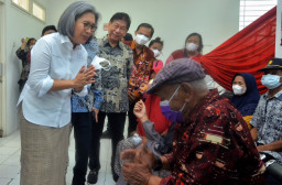 Yayasan Sosial Abdi Husada Utama dan Polda Jatim Gelar Bakti Kesehatan