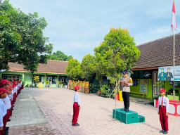Polres Blitar Sapa Murid SDN 1 Kalipang Lodoyo Timur Kabupaten Blitar