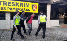 Diteriaki Warga, Maling Motor Terjatuh dan Dihajar Massa