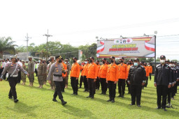 Kapolres Blitar Pimpin Apel Gelar Pasukan dengan Sandi Ops Lilin Semeru 2022