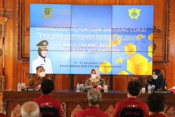 Sapa Tukang Becak, Wali Kota Jelaskan Kontribusi Cukai Bagi Masyarakat