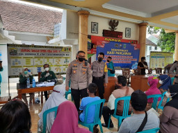 Kapolres Pasuruan bersama PWI Pasuruan Kolaborasi Dukung Percepatan Herd Immunity dengan Menggelar Vaksinasi Massal Peringati Hari Pahlawan