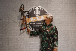 Prajurit Kodam V/Brawijaya Jaga Budaya Jawa