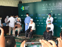 Menkes Tinjau Vaksinasi Ulama Jatim, PWNU: Vaksin Aman dan Halal