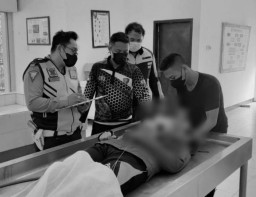 Tertabrak Truk, Pemotor Asal Sidoarjo Tewas