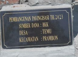 Pasang Prasasti Tak Jelas, Anggaran Proyek Jalan Paving Desa Temu Disoal Warga